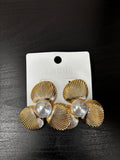 Gold earring 51
