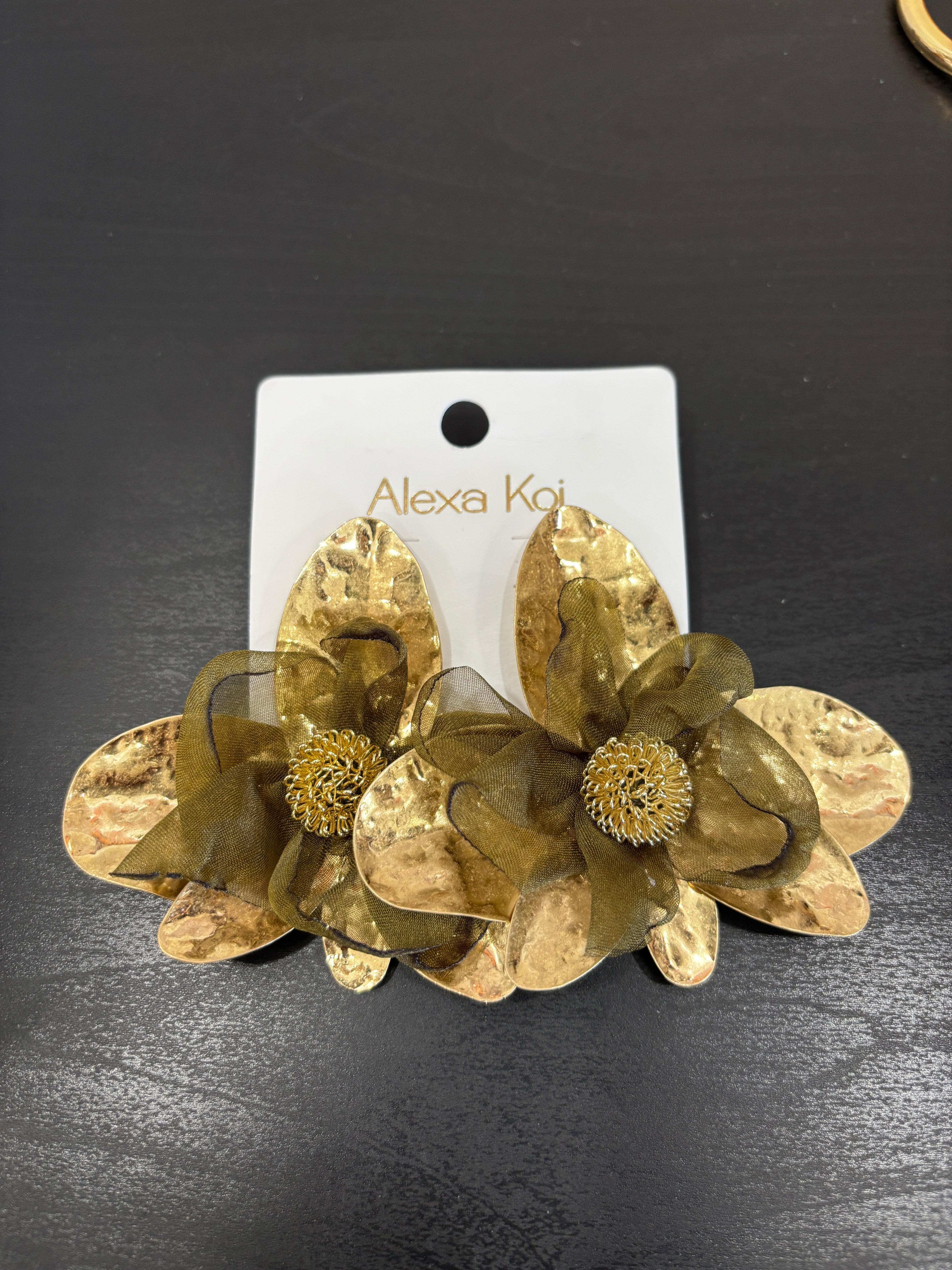 Gold earring 53